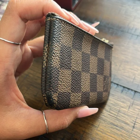 Authentic Louis Vuitton Brown Key Pouch with Gold Clip - Picture 8 of 9